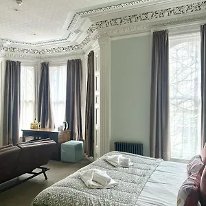 https://central-belfast-apartments-harpers.belfasthotelsireland.com